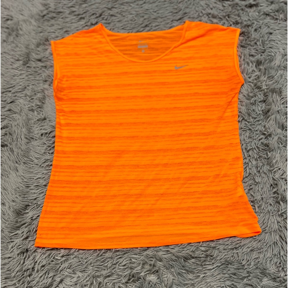 Nike running shirt ladies medium